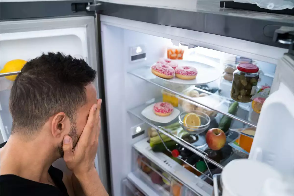 Comment enlever les mauvaises odeurs du frigo : astuces et solutions efficaces