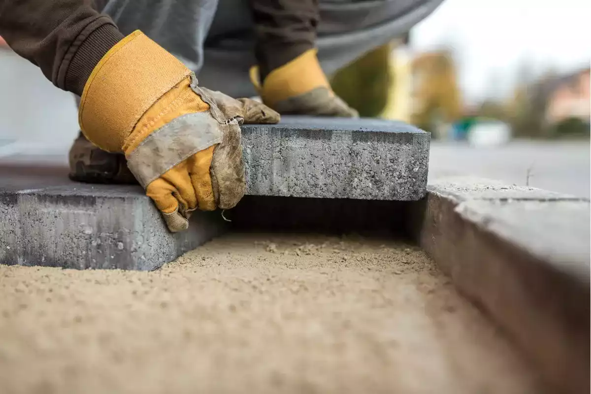 Peut-on poser des dalles en béton directement sur la terre ?