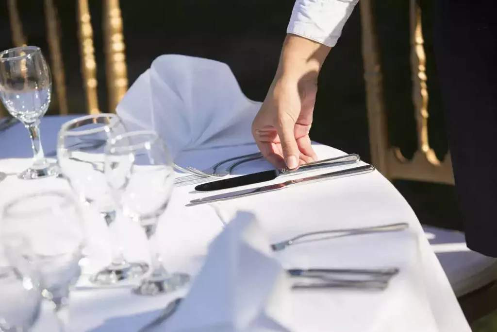 La nappe en polyester : résistante et antitache