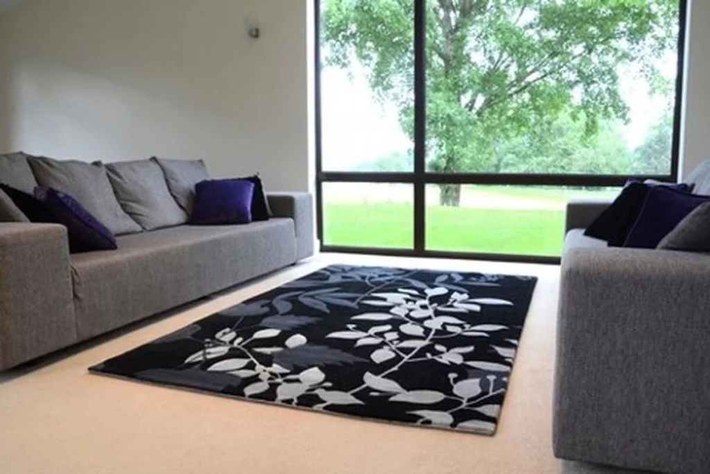 Le choix cornélien du tapis avec motif ou couleur unie