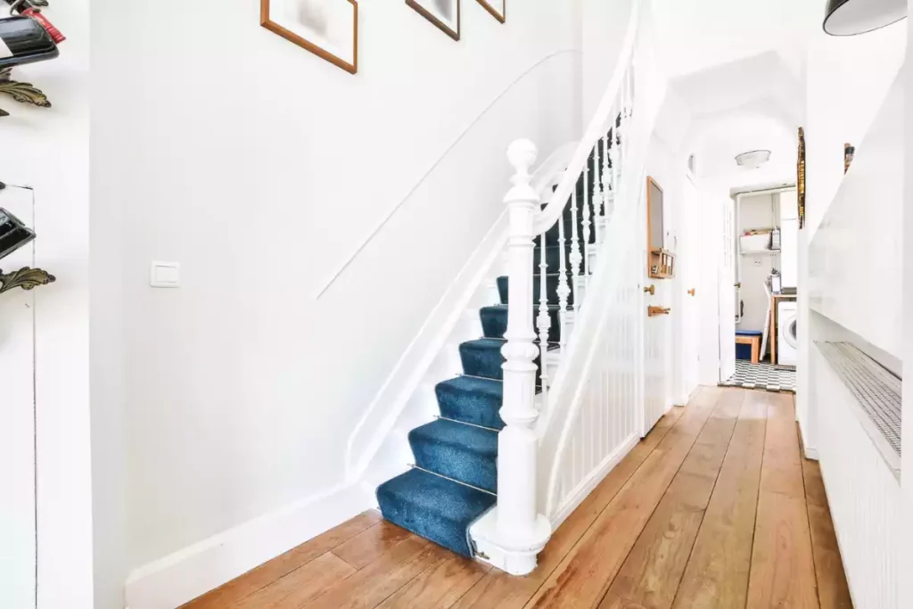 Comment installer une boule d'escalier : astuces et tutoriel détaillé