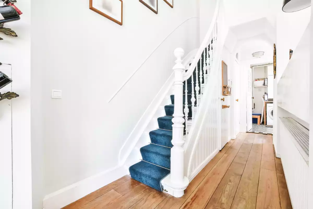 Comment installer une boule d'escalier : astuces et tutoriel détaillé