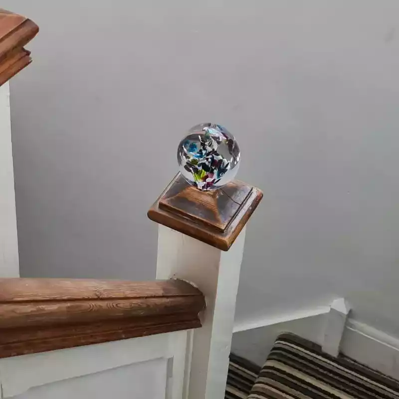 Fixer la tige filetée sur l’escalier