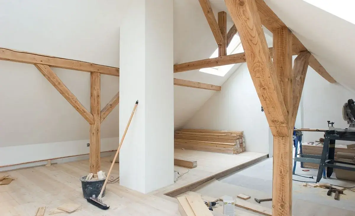 Installer une pompe à chaleur sous les combles : une solution envisageable ?