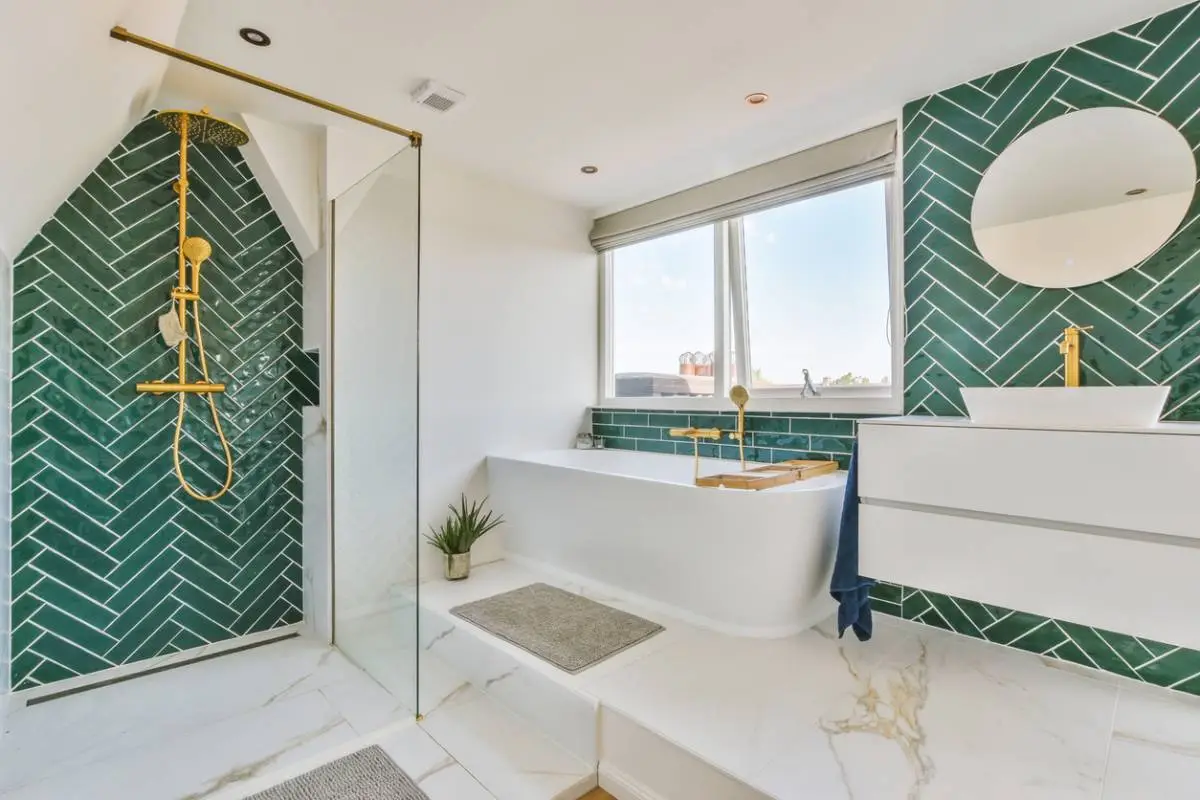 Pourquoi choisir du zellige marocain pour rénover votre salle de bains ?