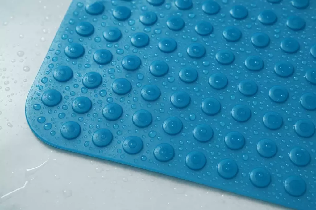 comment nettoyer un tapis de bain en caoutchouc ?