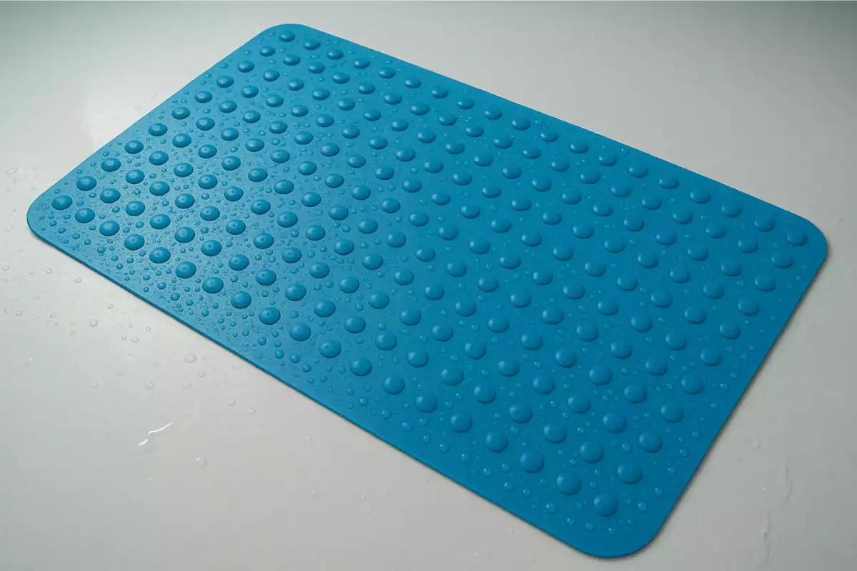 comment-nettoyer-un-tapis-de-bain