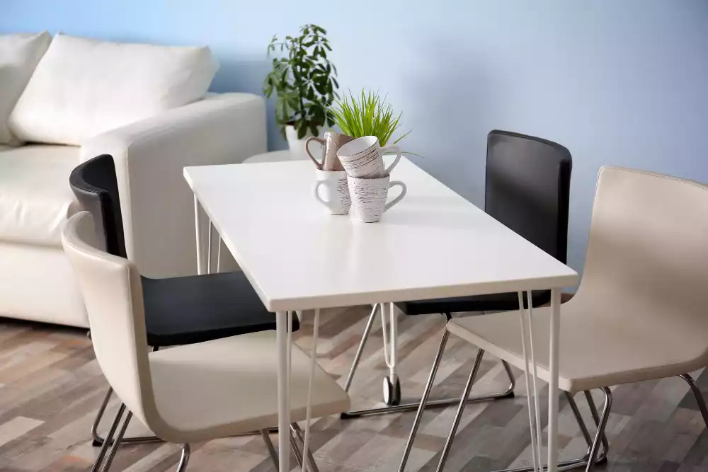 Comment ne pas surcharger visuellement la salle à manger ?