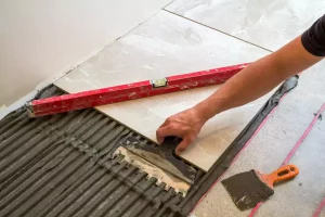 Quelle est l'épaisseur de colle pour un carrelage de 2 cm ?