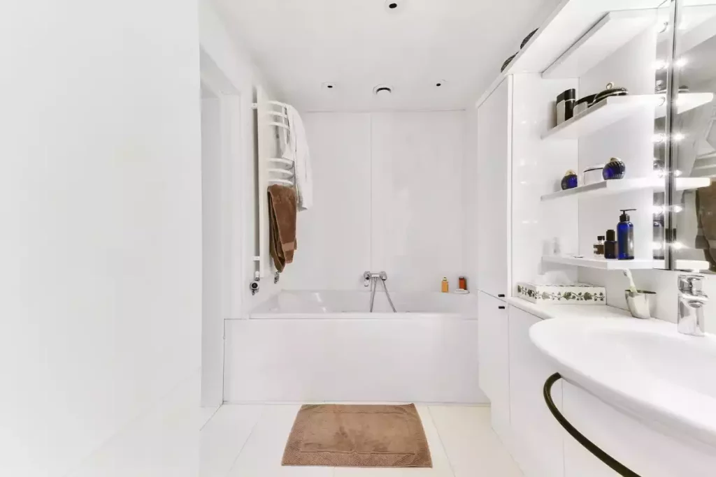 quelle couleur pour une petite salle de bain sans fenêtre ?