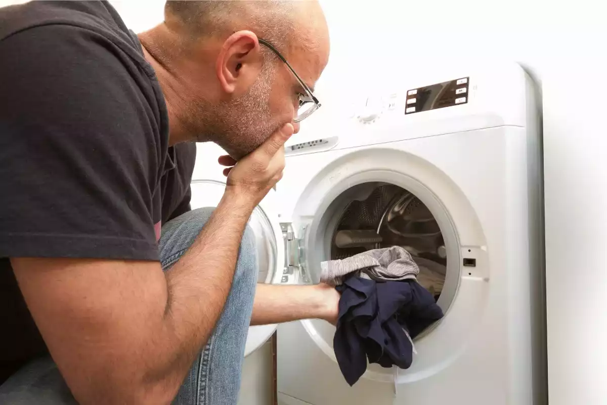 comment nettoyer une machine à laver qui tache le linge