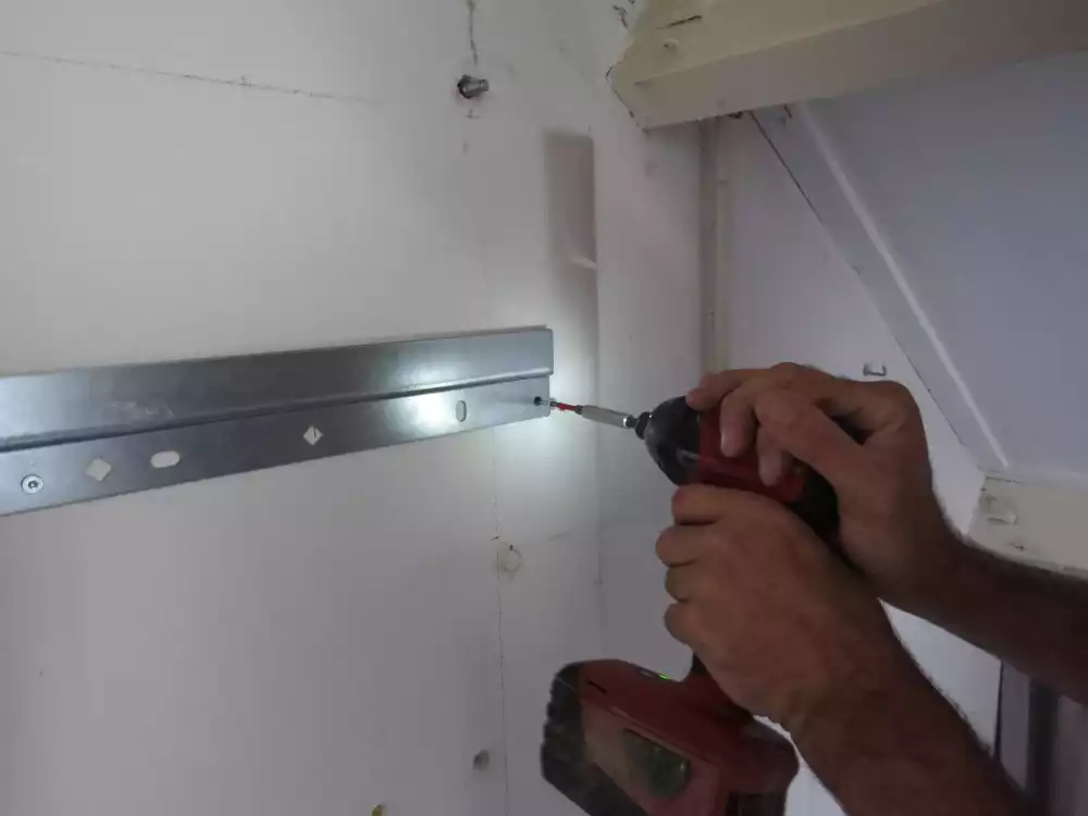 Comment préparer efficacement le passage du câble ?