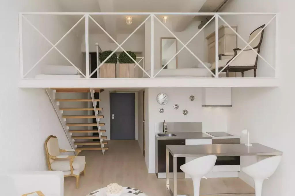 Aménagez une mezzanine accueillante avec 3,50 m de hauteur sous plafond 