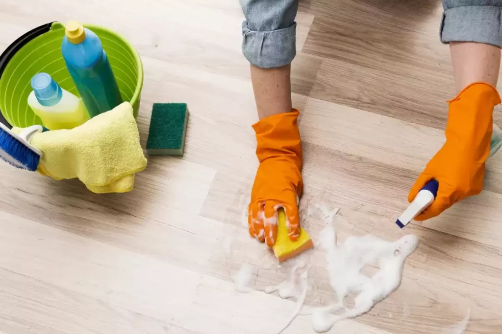 nettoyer un parquet flottant sans trace