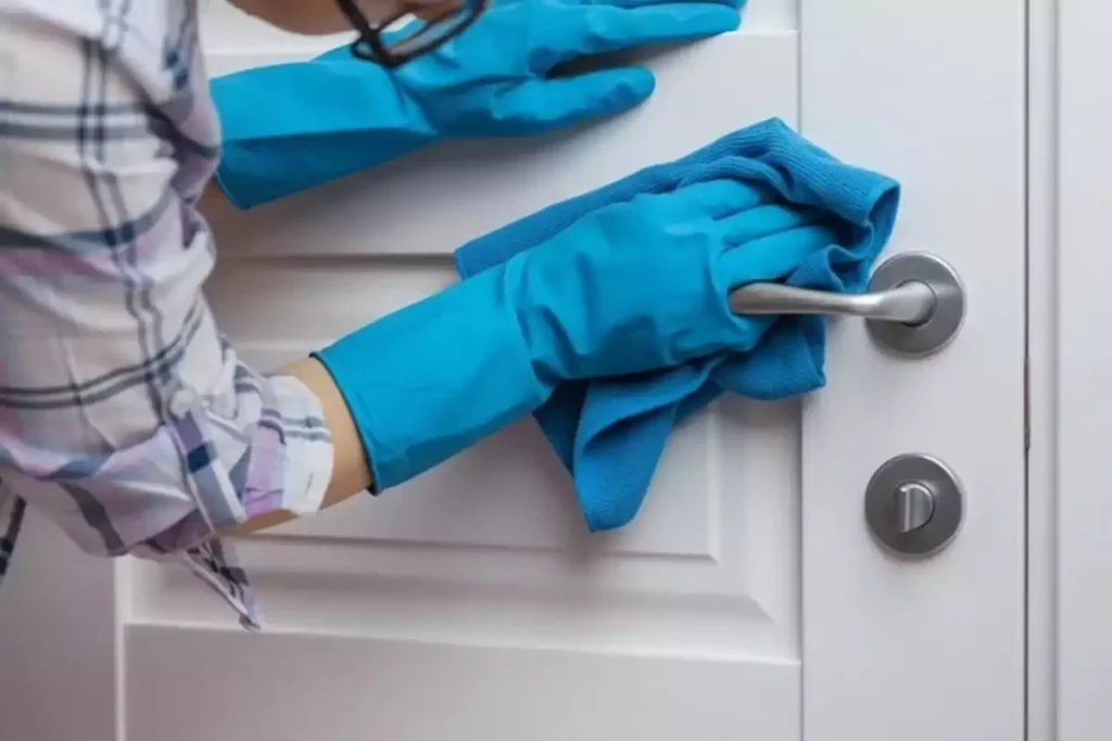 avec quoi nettoyer une porte peinte en blanc