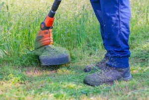 Débroussailleuse qui cale à chaud : solutions pour retrouver des performances fiables