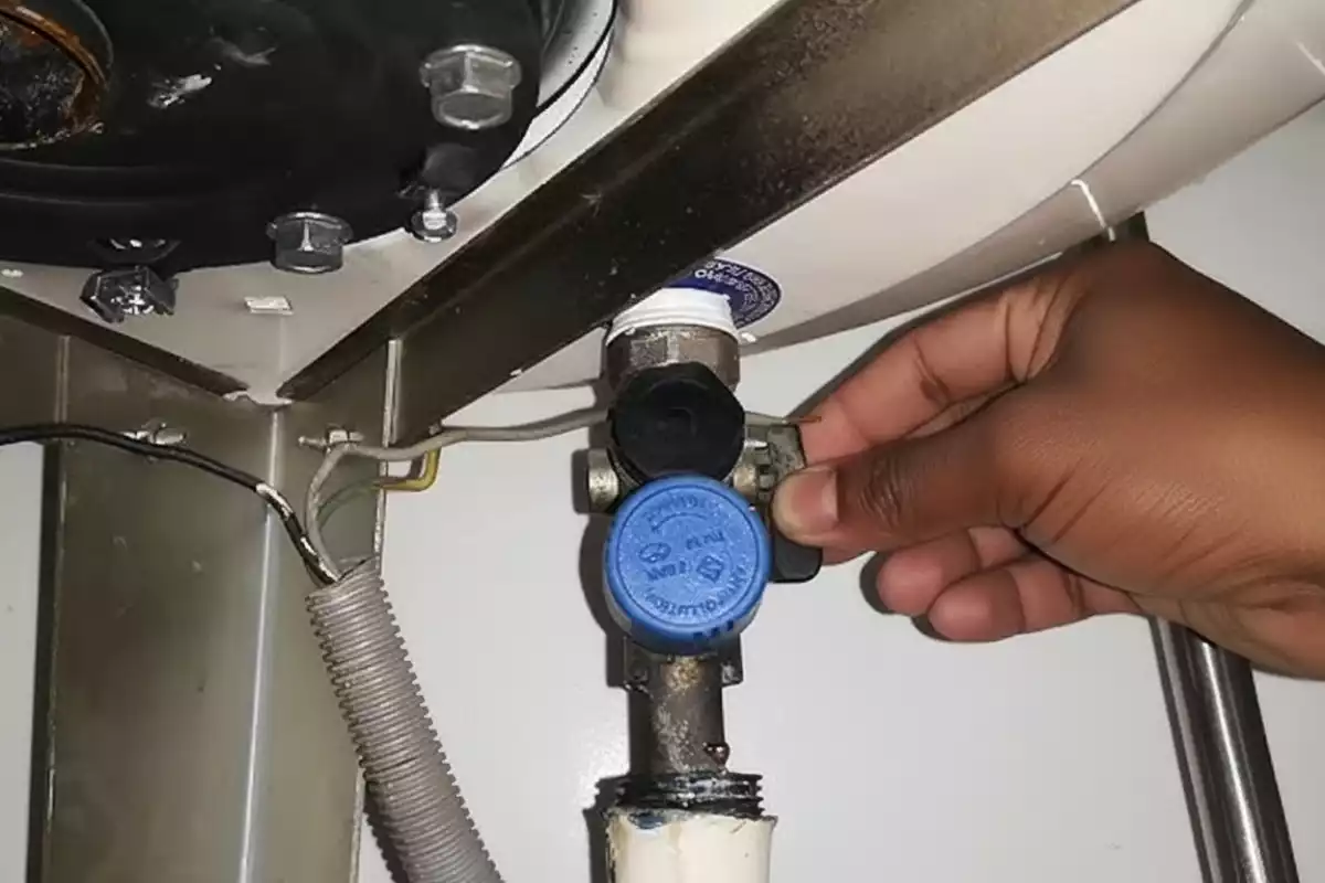 fermer vanne d'arrivée d'eau froide chauffe eau