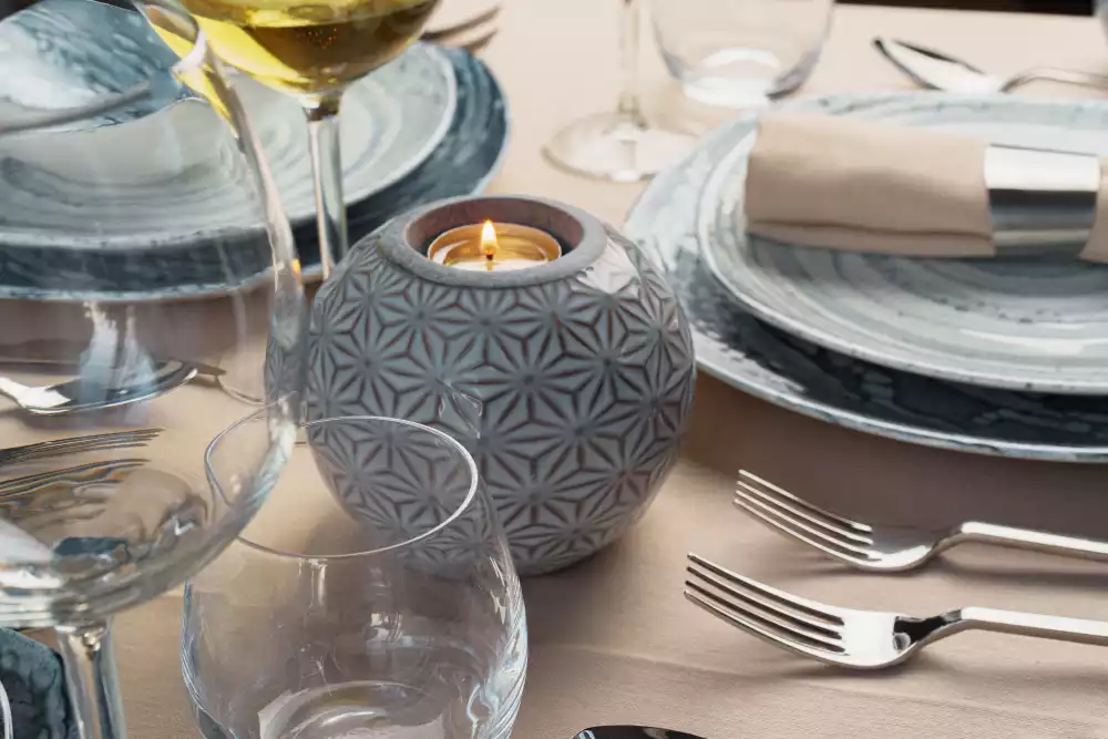 Vaisselle et linge de table originaux