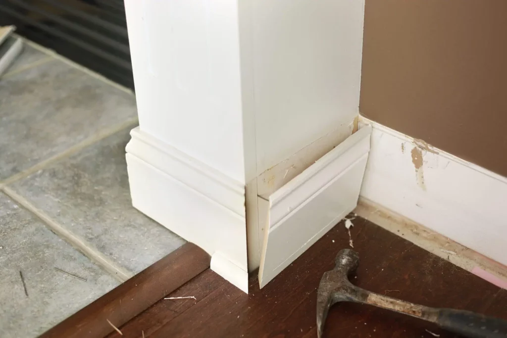 Découper les joints pour faciliter le retrait