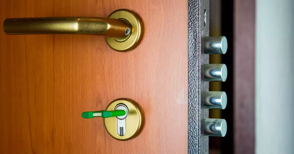 Comment ouvrir une porte d'entrée 5 points bloquée ?