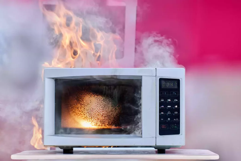 Entretenir son micro-ondes pour éviter les incidents