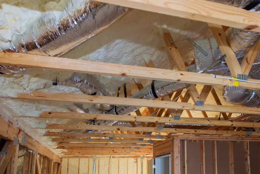 Rejet de VMC dans les combles : une pratique interdite et risquée