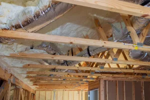 Rejet de VMC dans les combles : une pratique interdite et risquée