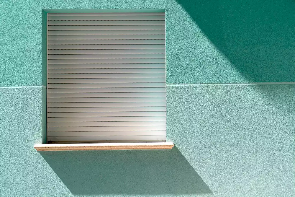 Les obstacles mécaniques et l’usure, des ennemis silencieux pour le volet roulant solaire