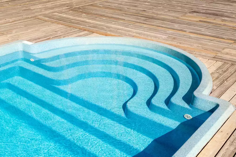 Pourquoi la piscine coque séduit-elle autant ?