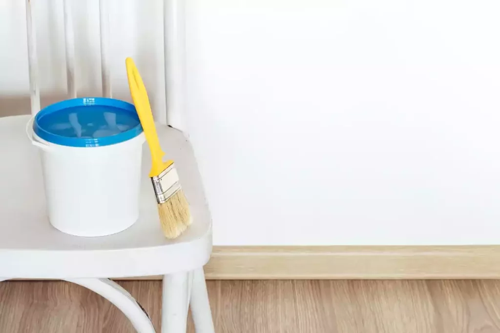 faut il peindre les plinthes comme le mur