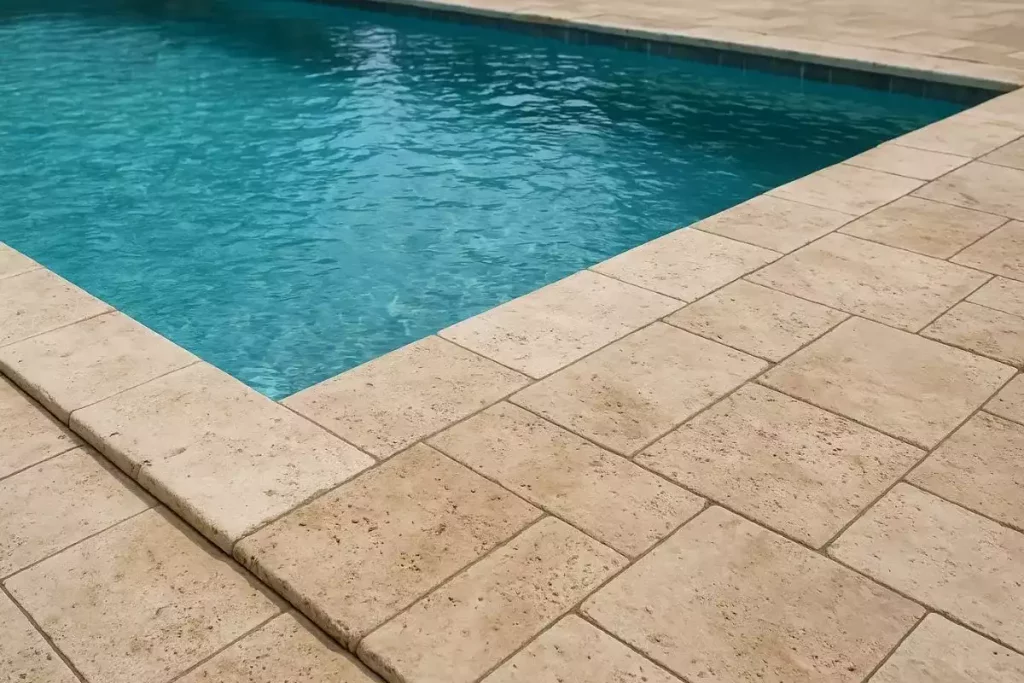 Pourquoi choisir le travertin pour les margelles ?