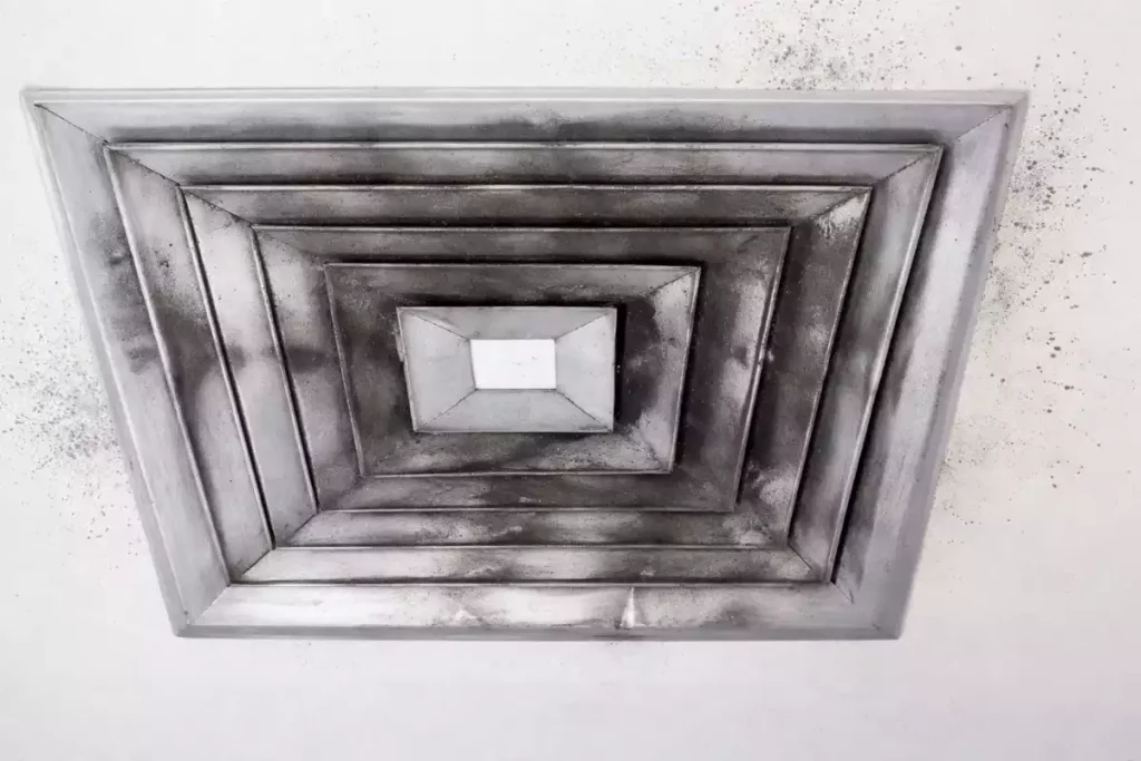 Poussière noire autour de la VMC : comprendre, agir et retrouver une maison saine