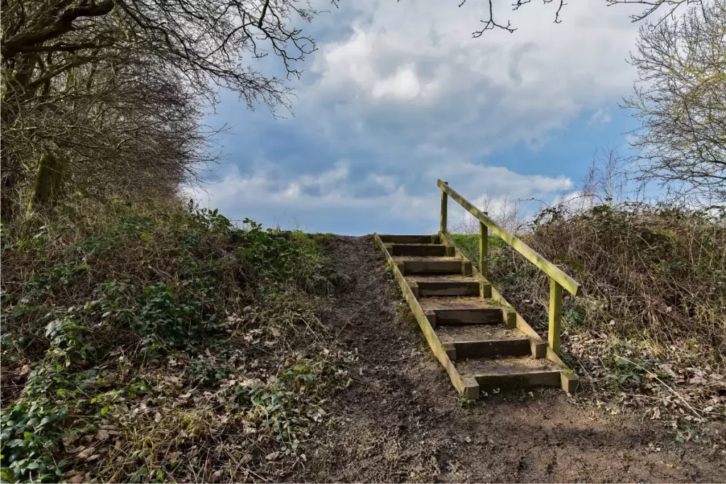 faire escalier dans un talus pentu