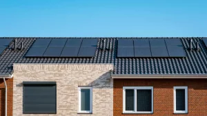 Quels systèmes de fixation pour panneaux solaires sur votre toiture ?