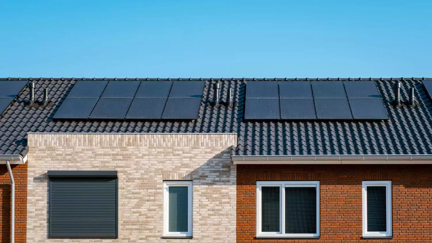 Quels systèmes de fixation pour panneaux solaires sur votre toiture ?