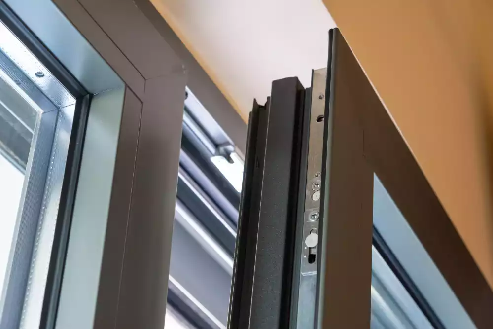Quels sont les avantages de l’aluminium pour les fenêtres, portes-fenêtres et baies vitrées ?