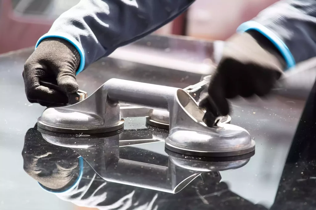 Vitrier professionnel : tout savoir sur la vitrerie, réparation et remplacement en cas de vitre cassée