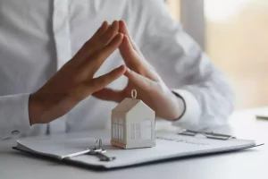 Vérifiez si le contrat d'assurance habitation couvre les frais de réparation de la cause d'une fuite avant de signer
