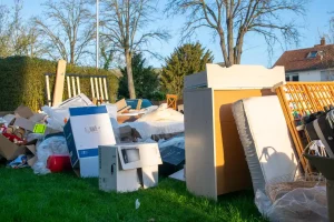 Évacuation d’un logement insalubre ou squatté : protocole, sécurité et remise en état