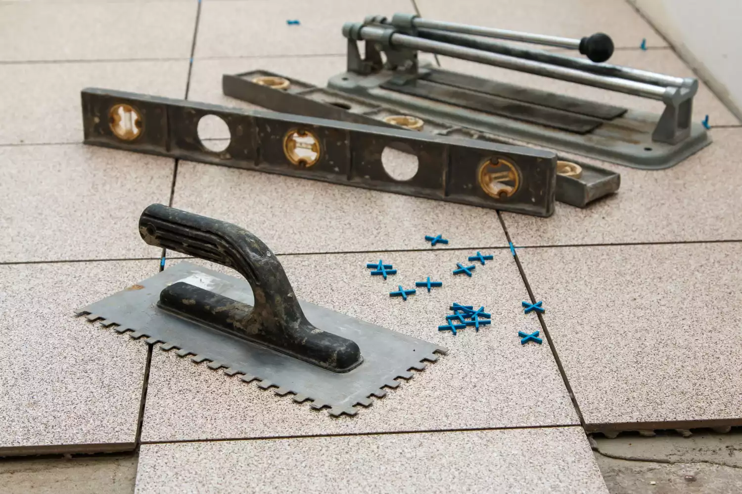 Quels outils choisir pour une pose de carrelage réussie ?