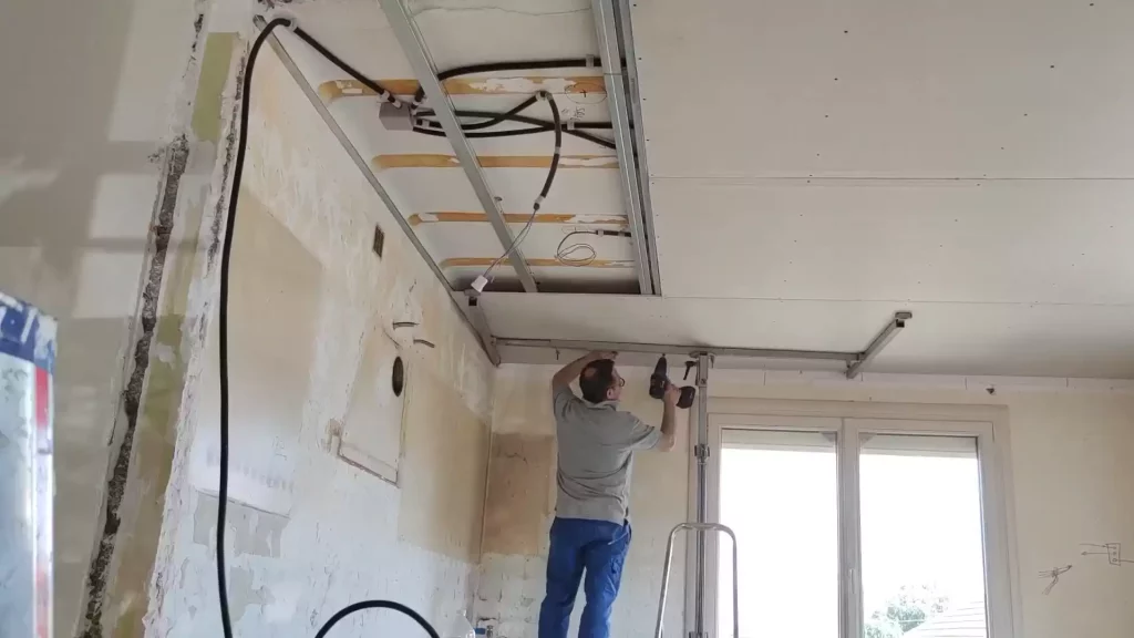 Isolation d'un plafond hourdis en brique par la sous-face
