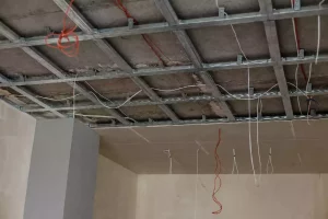 Distance entre suspentes pour un plafond hourdis, quelle mesure respecter ?