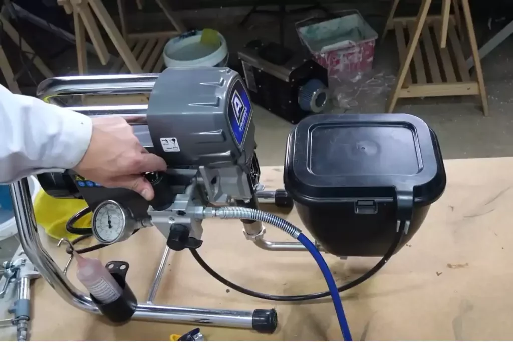 Machine de peinture airless utilisée pour des travaux de décoration