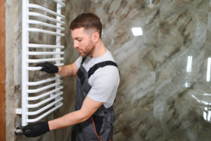 Installer soi-même un sèche-serviette électrique : un guide présentant les modèles Bricomarché